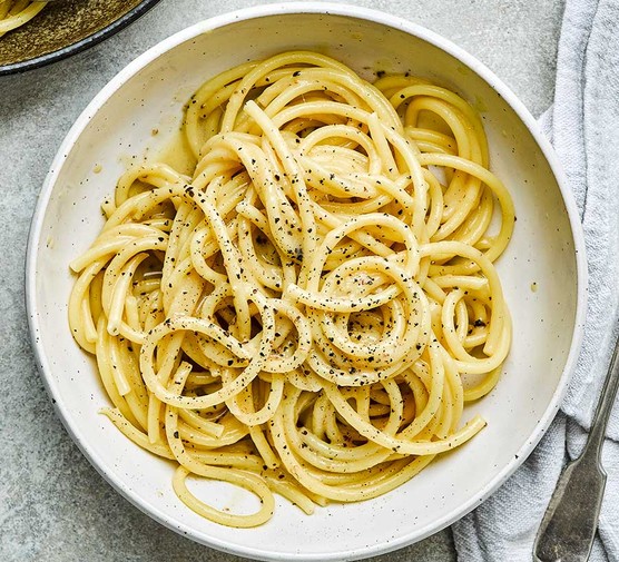 Cacio e pepe in a bowl