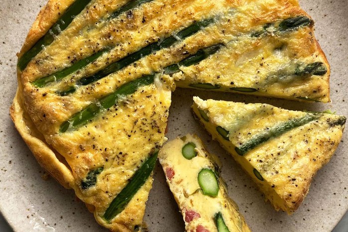 Easy crustless quiche Crustless quiche filled with asparagus and pancetta