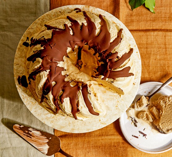 Coffee & ice cream semifreddo wreath