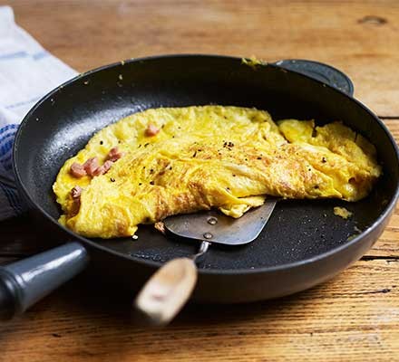 Basic omelette A frying pan serving an omelette