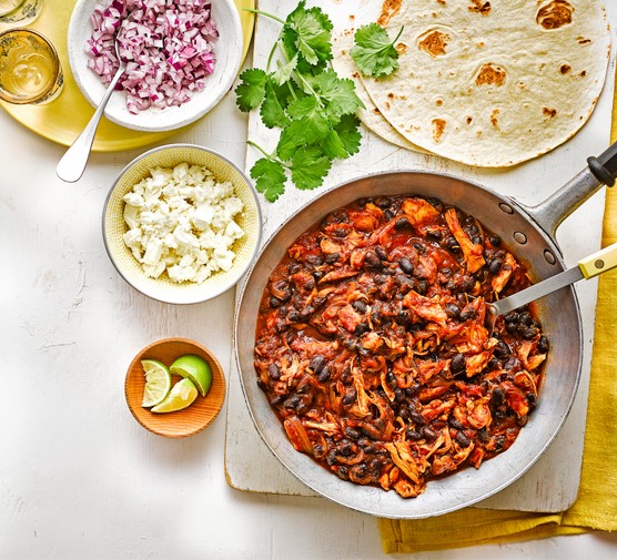 Budget batch-cooking recipes Pulled chicken & black bean chilli