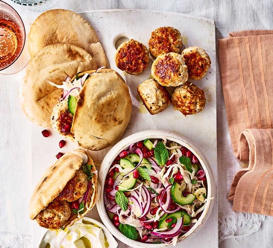 Healthy lunch ideas Sumac turkey-stuffed pittas with salad