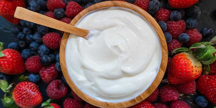 Yoghurt with berries